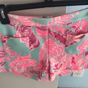 Lilly Pulitzer short size 4